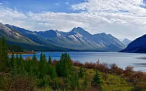 "Explore the Beauty of Nature with This 4K Ultra HD Landscape" 