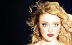 Award-Winning Actress Dakota Fanning Flaunting her Curly Hair 