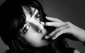 Anne Hathaway Hollywood Actress HD Grayscale