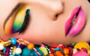 Style & Beauty : Allure In The Look
