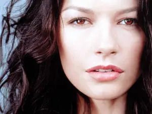 Catherine Zeta Jones: Natural and Graceful