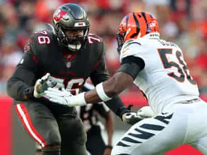 Donovan Smith Defending Joseph Ossai