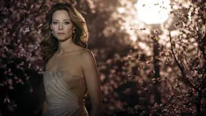 Jodie Foster Elegantly Captivating in Stunning Gown