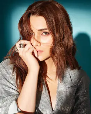 Kriti Sanon Blazer HD