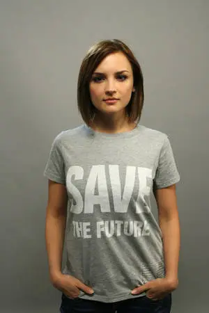 Rachael Leigh Cook In Printed Shirt