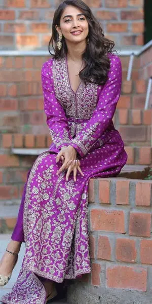 Elegant Pooja Hegde in Traditional Attire HD