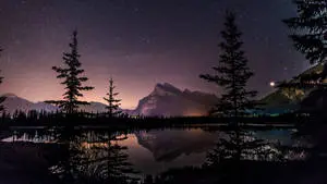 TV 4K Lakeside At Night